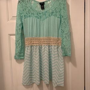 🛍 Fun Rue 21 Lightweight Top - size L